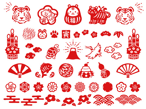 The Chinese characters written in the stamp mean tiger, and written on Daruma means happiness.
