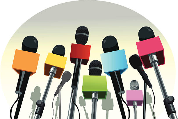 mikrofone auf dem podium - interview stock-grafiken, -clipart, -cartoons und -symbole