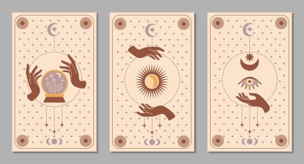 여성의 손과 기호, 초승달, 크리스탈 볼, 눈, 별, 타로 카드태양의 신비한 보헤미안 세트. - tarot stock illustrations
