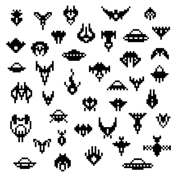 ilustrações, clipart, desenhos animados e ícones de naves espaciais alienígenas pixel, um conjunto de vetores de ícones de estilo retrô 8 bits - geek