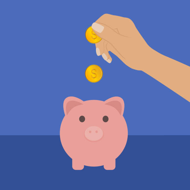 ilustraciones, imágenes clip art, dibujos animados e iconos de stock de concepto de ahorro de dinero con el lanzamiento de dinero en la alcancía - piggy bank