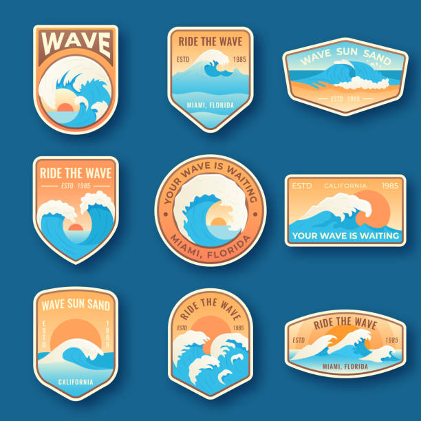 ilustrações, clipart, desenhos animados e ícones de conjunto de nove emblemas de férias de verão. etiquetas com sol, ondas e areia em cores brilhantes de azuis e laranja. emblemas, distintivos e patches logotipo na praia. férias de verão, surf - surf