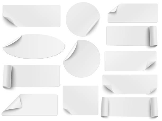 satz von vektor weißen papieraufkleber in verschiedenen formen mit gewellten ecken auf weißem hintergrund isoliert. runde, ovale, quadratische, rechteckige formen. - sticker stock-grafiken, -clipart, -cartoons und -symbole