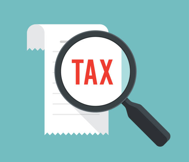 концепция налогового финансирования с законопроектом и увеличительным стеклом. иллюстрация вектора - taxes stock illustrations