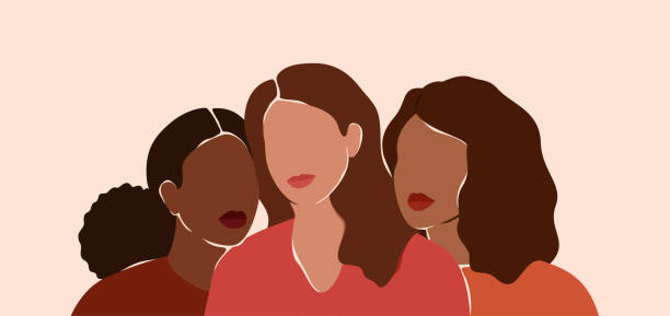 tiga wanita cantik dengan warna kulit yang berbeda bersama-sama. gadis afrika, latin, dan kaukasia berdiri berdampingan. persaudaraan dan persahabatan perempuan. - perempuan dewasa perempuan ilustrasi stok