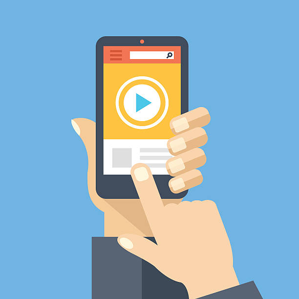 aplikasi video di layar smartphone. tonton dan bagikan konten digital. - video marketing ilustrasi stok