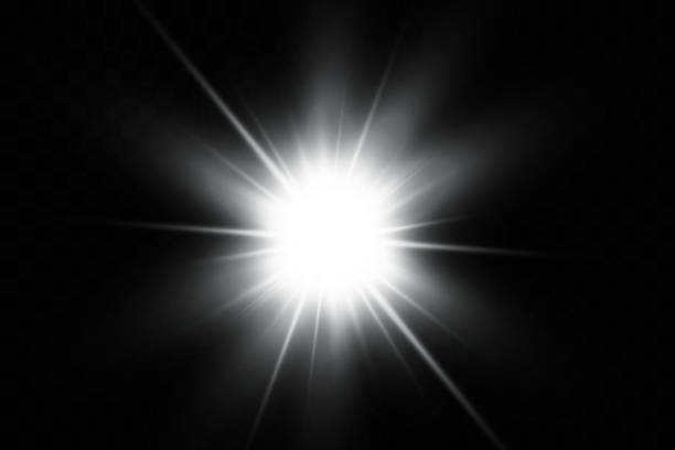 투명한 배경에서 흰색 으로 빛나는 빛이 폭발합니다. 반짝이는 마법의 먼지 입자. 밝은 별. 투명 빛나는 태양, 밝은 플래시. 벡터 스파클. 밝은 플래시의 중앙에. - 불타는 듯한 stock illustrations