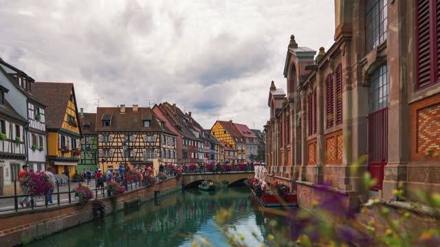 Cinemagraph / cinemagramm / seamless video loop of the impressive old town Colmar in the Alsace area in France with its little canals along the old colorful half-timbered and traditional Fachwerk houses in summer close to the German border in 4K UHD.